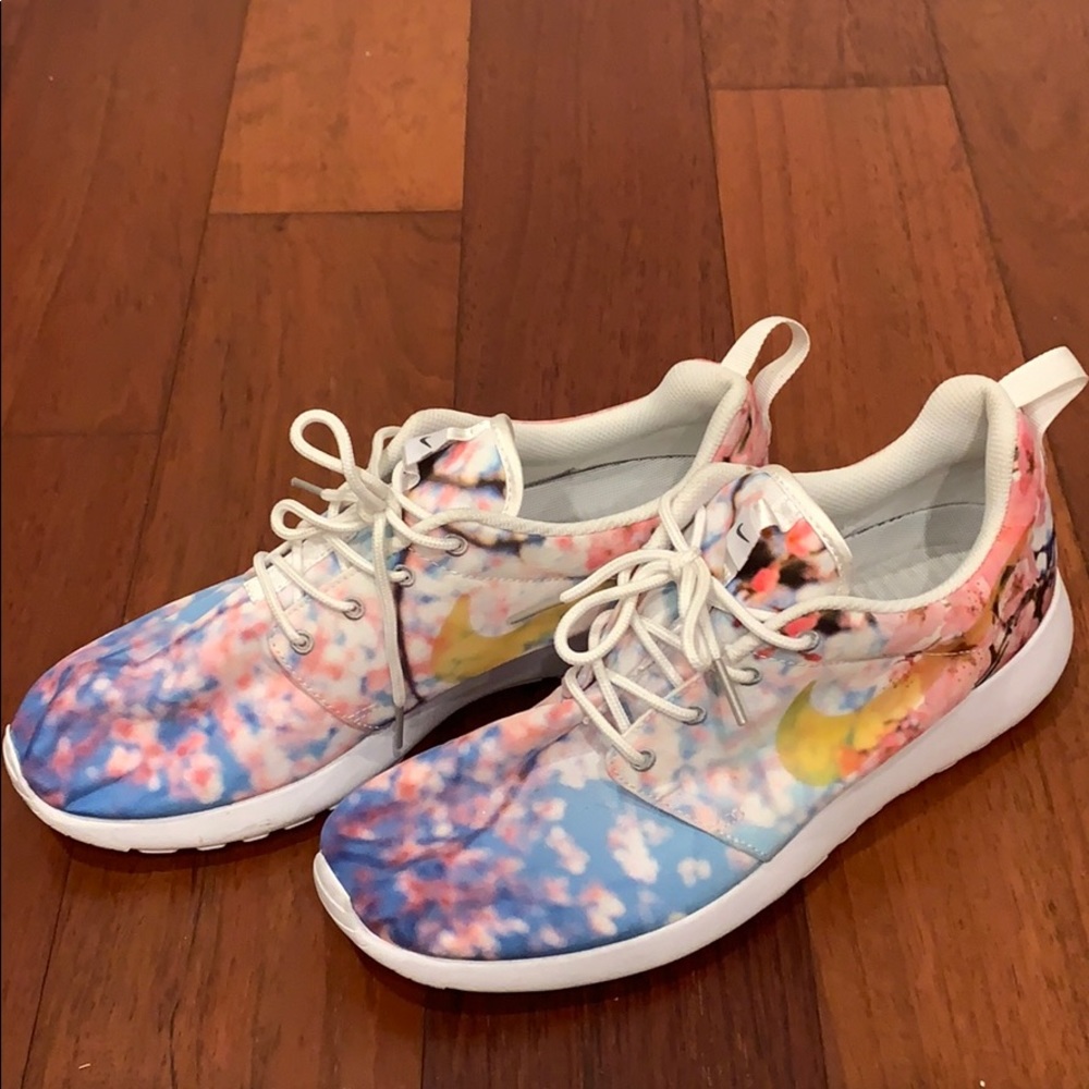 Brand New Nike Roshe Cherry Blossom size W10
